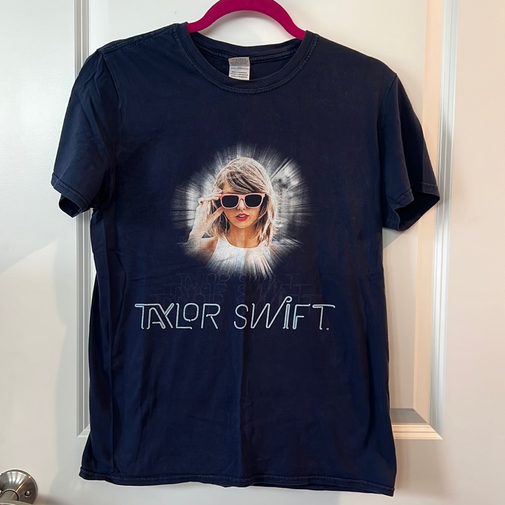 Official Taylor Swift 1989 tour tshirt
